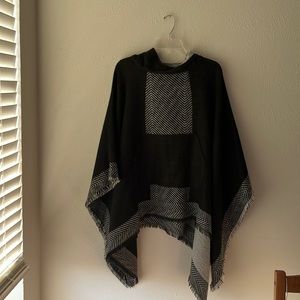 VINCE CAMUTO Hooded Poncho